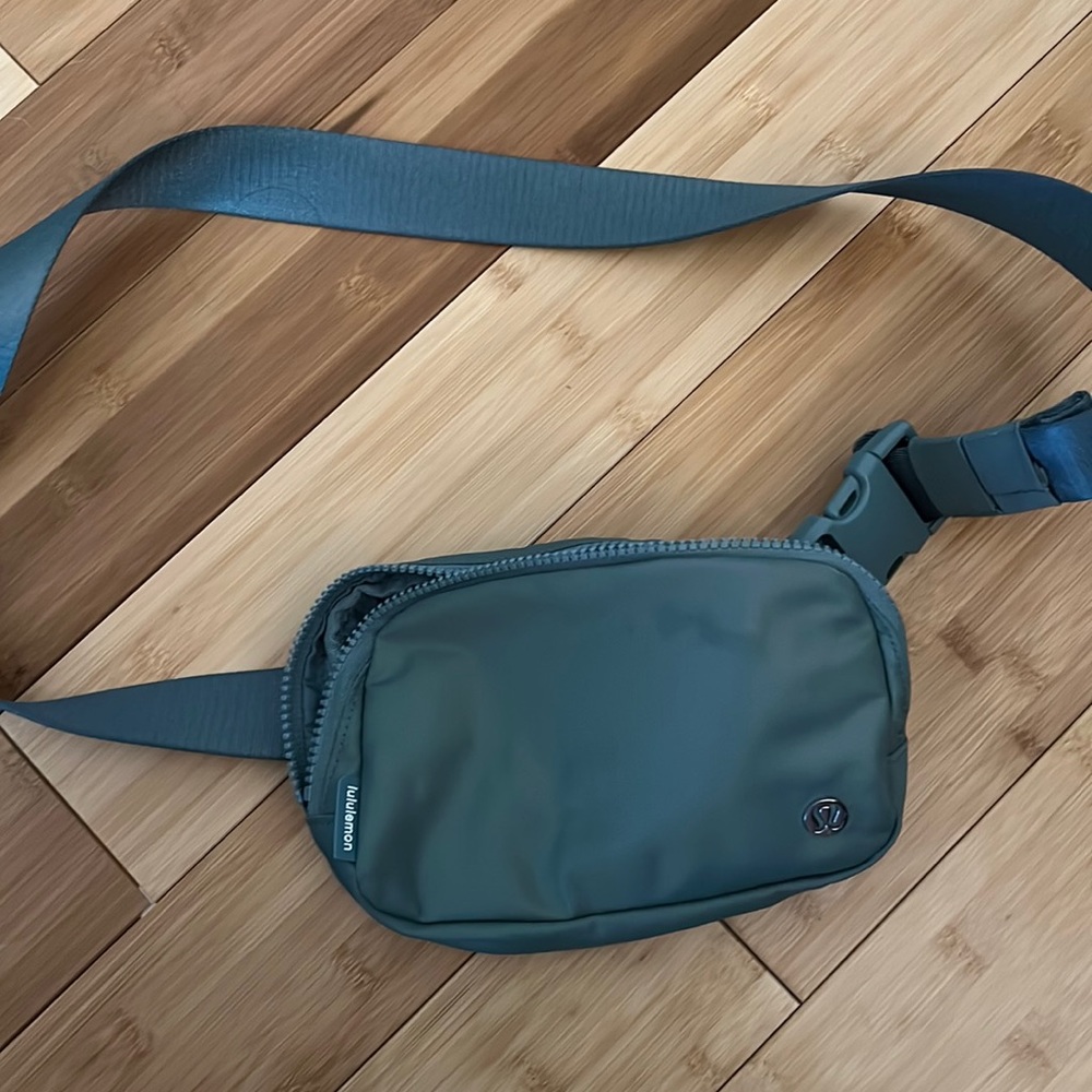 Lululemon Everywhere Belt Bag 1L - Tidewater Teal